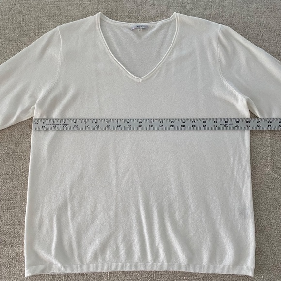 Milano V Neck Lightweight Sweater in White - Size XL - Picture 3 of 7